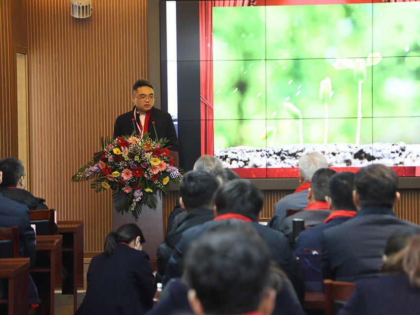 点击查看详细信息<br>标题：老员工代表发言 阅读次数：773